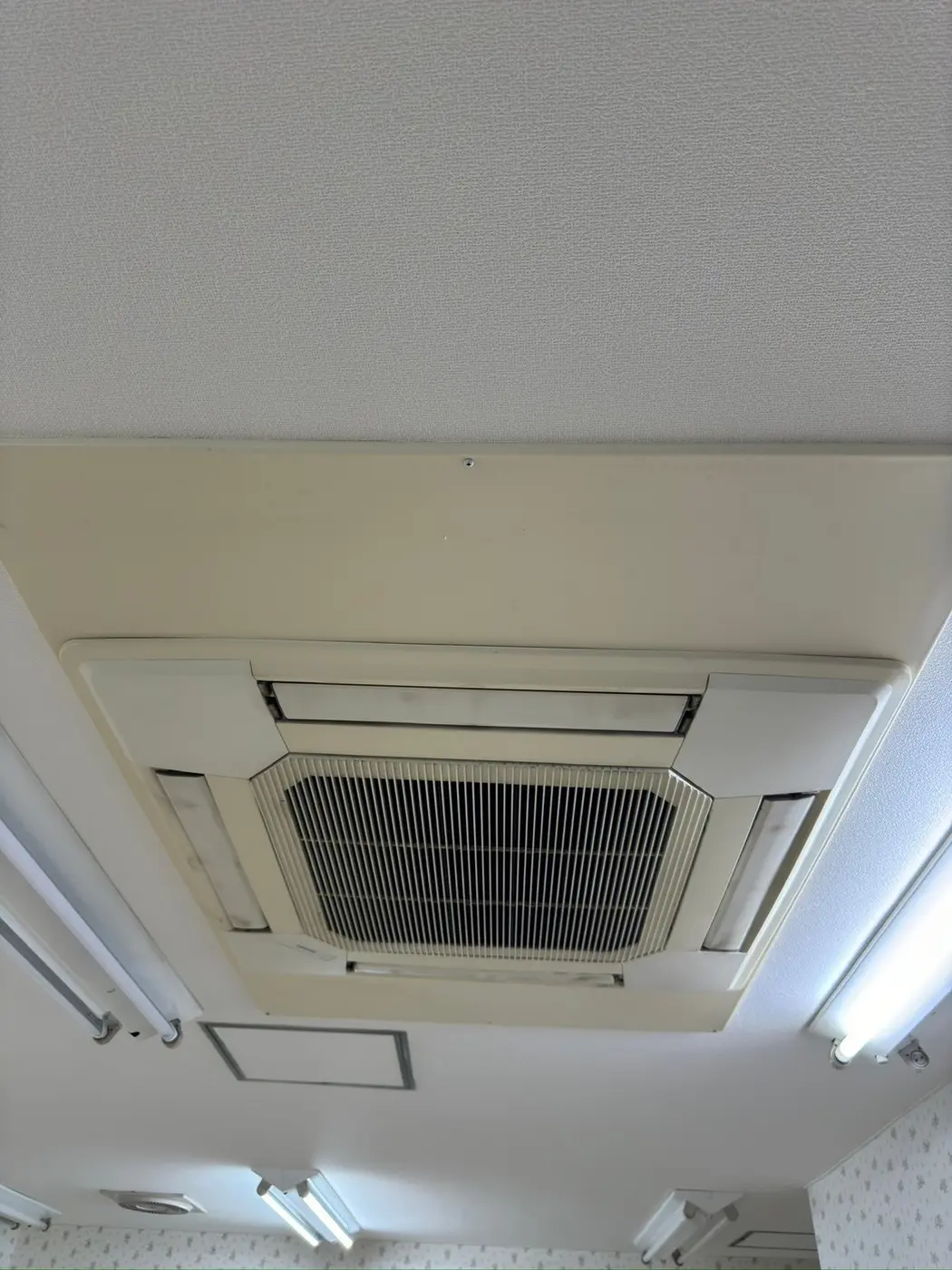 クリニックの業務用エアコン入替工事