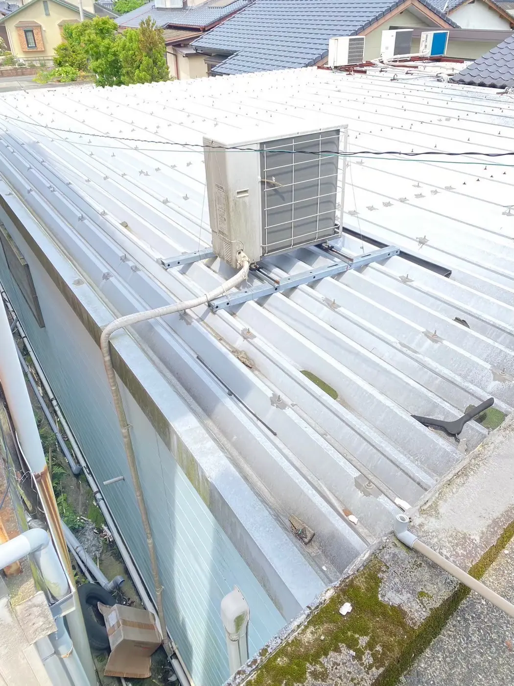 店舗の床置形業務用エアコン入替工事